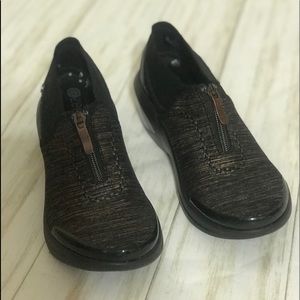 Bzees Women’s Sling Low Top Zippered Sneakers Sz 7